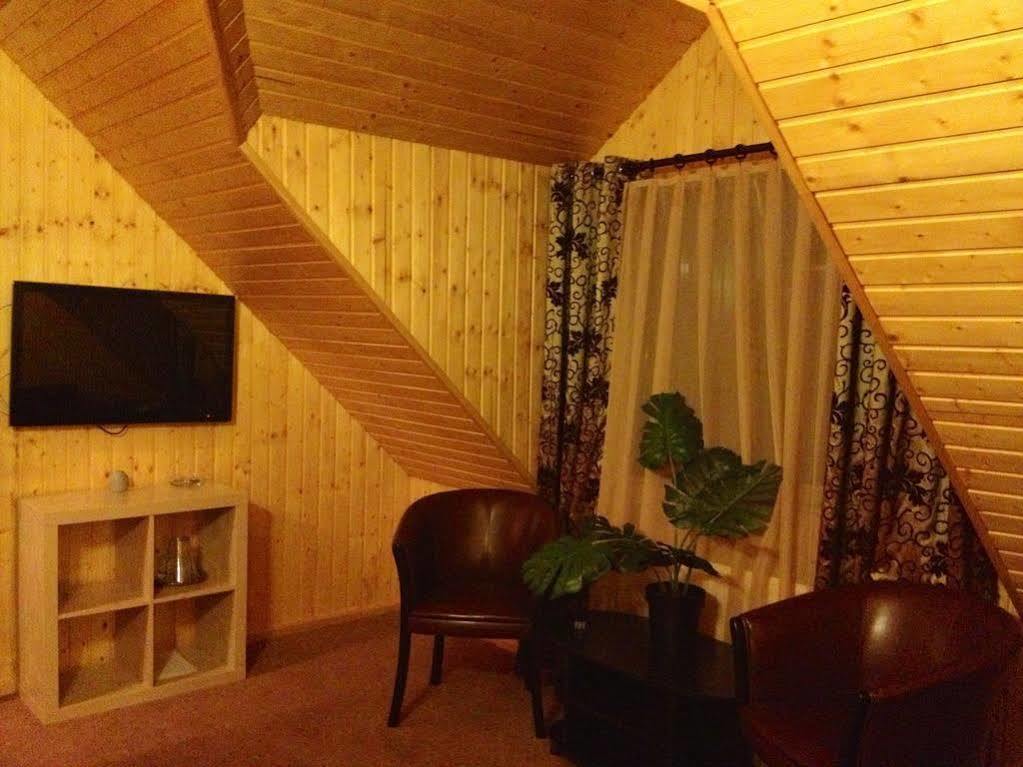 Conac Bavaria Buşteni Exteriör bild