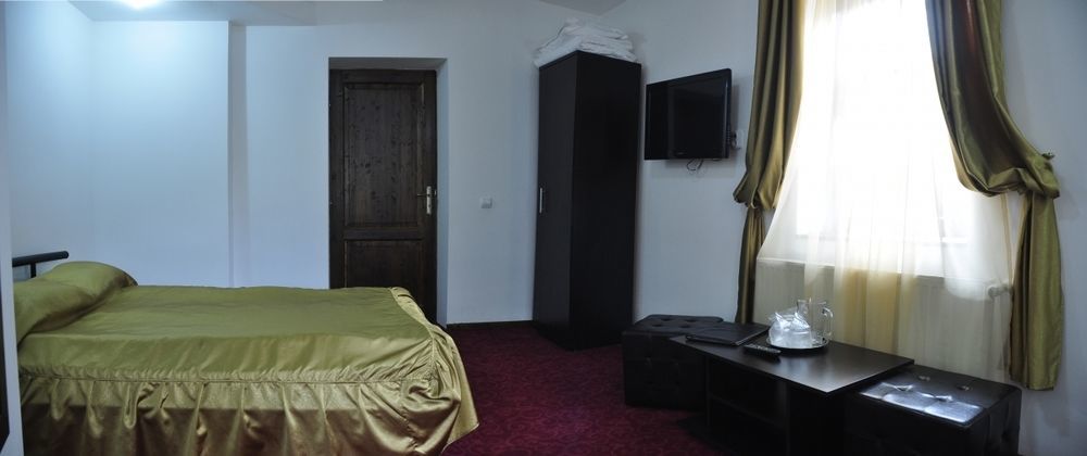 Conac Bavaria Buşteni Exteriör bild